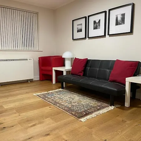 Morden Flat Close To Dlr Station With Free Parking London Exterior photo