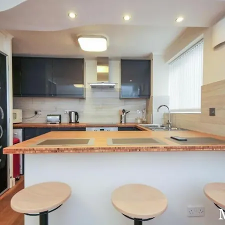 Morden Flat Close To Dlr Station With Free Parking London Exterior photo