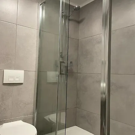 Morden Flat Close To Dlr Station With Free Parking London Exterior photo