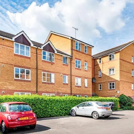 Morden Flat Close To Dlr Station With Free Parking London Exterior photo