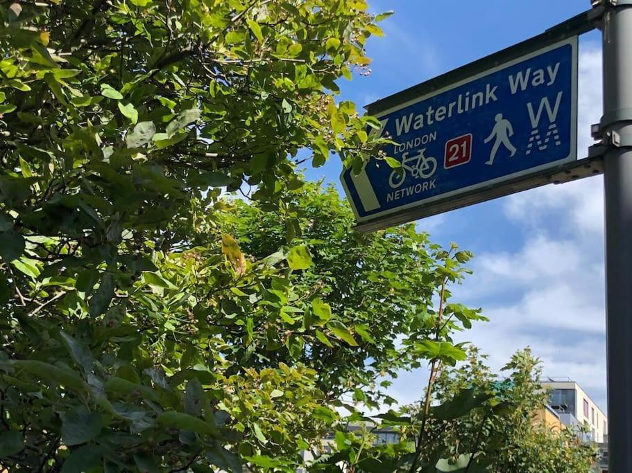 Morden Flat Close To Dlr Station With Free Parking Apartment London
