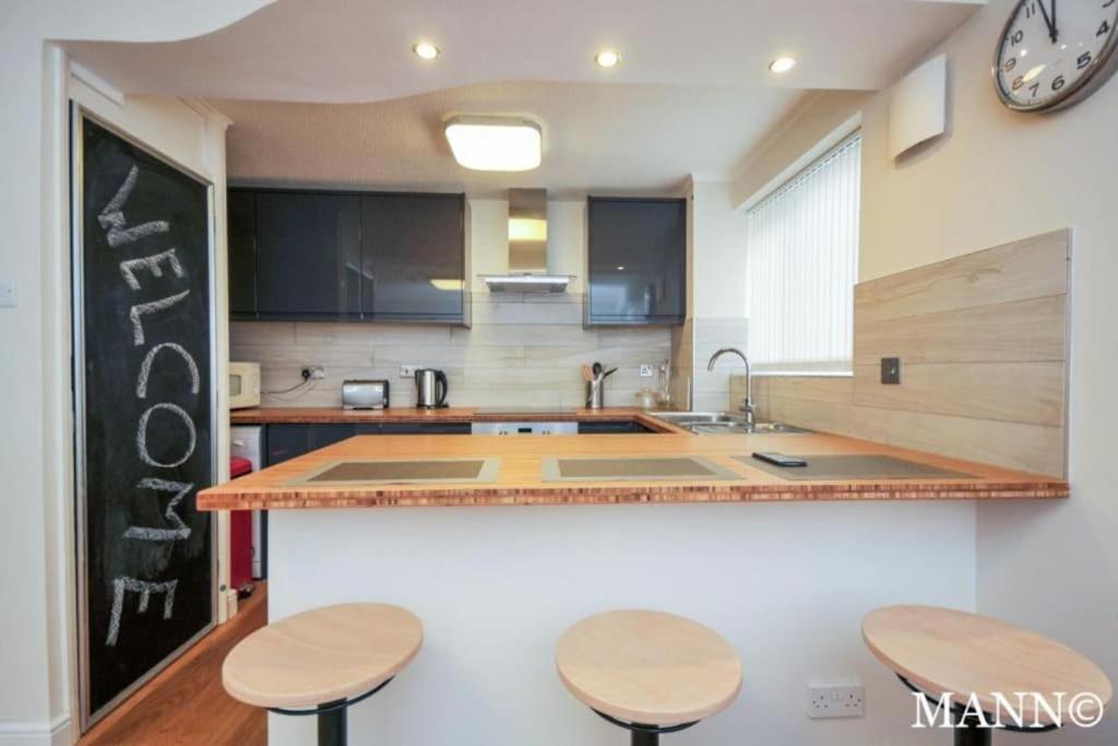 Morden Flat Close To Dlr Station With Free Parking